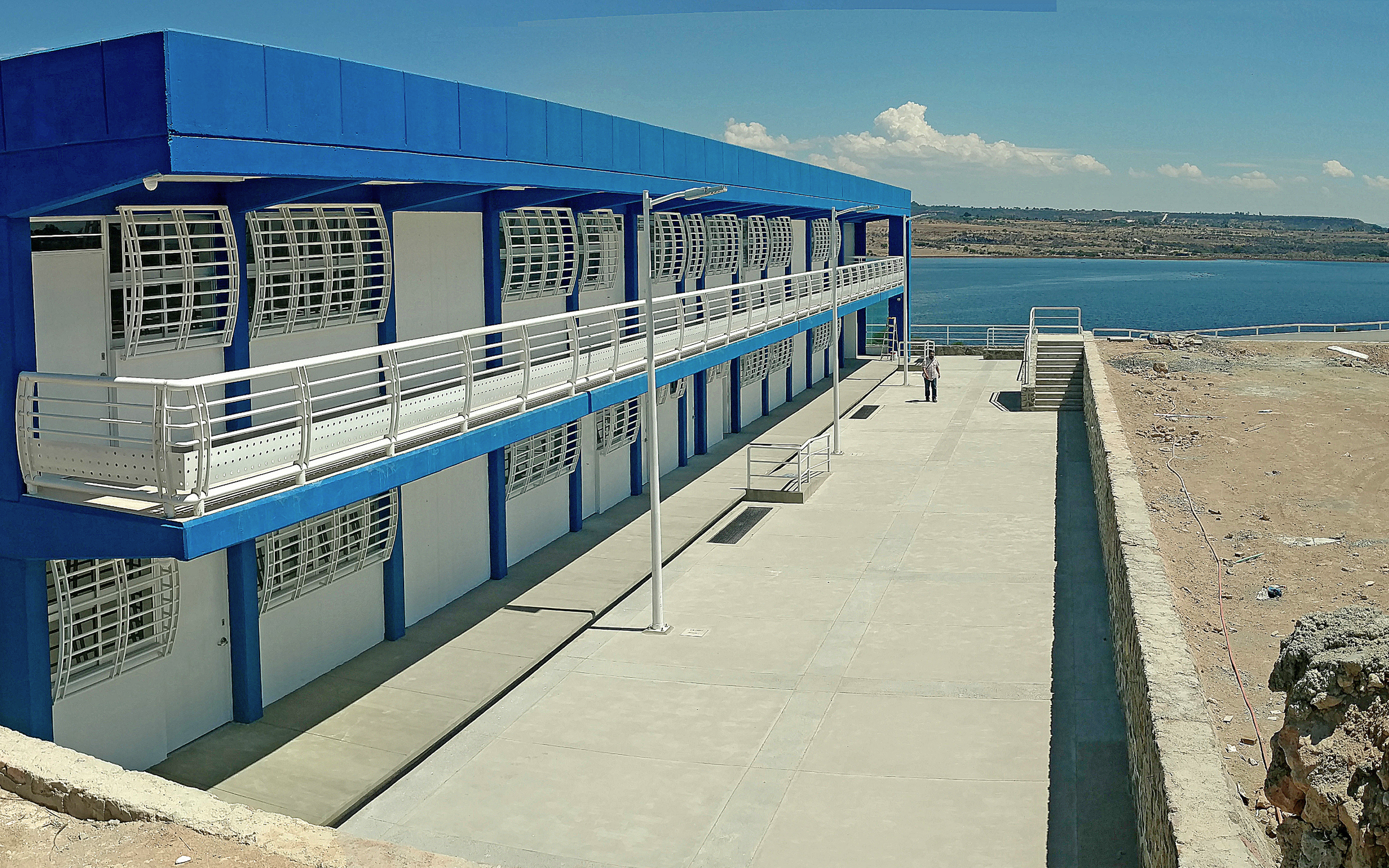 Edificio educativo de obra pública construido por Kaomaxi